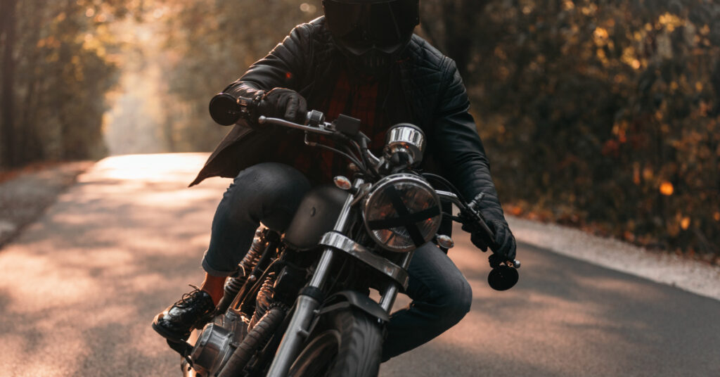 ¿Cuál es la causa principal de los accidentes de motocicleta?